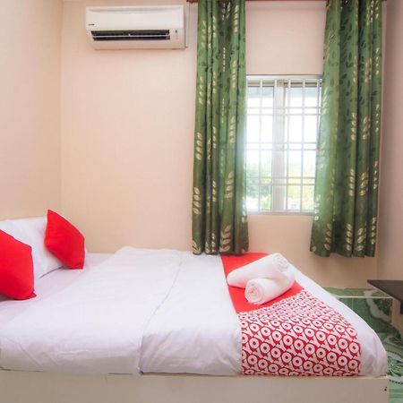 Oyo 1224 Hotel Hajah Rohayah Tanjong Malim Kültér fotó