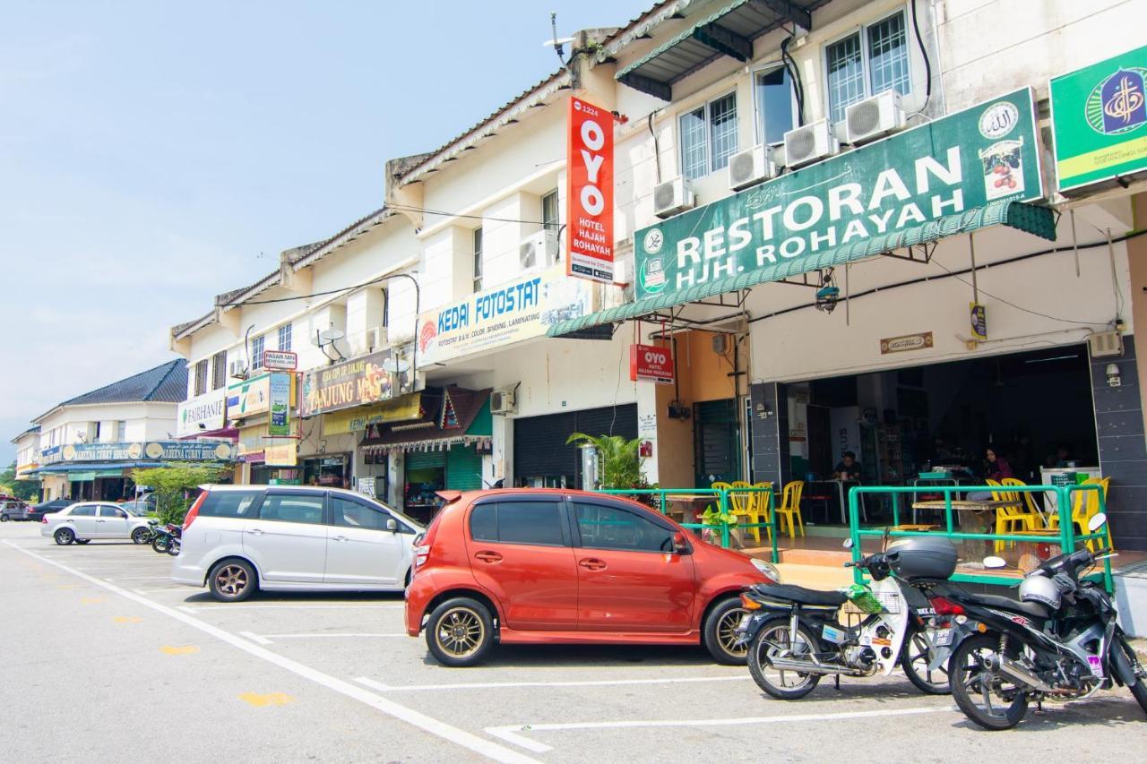 Oyo 1224 Hotel Hajah Rohayah Tanjong Malim Kültér fotó