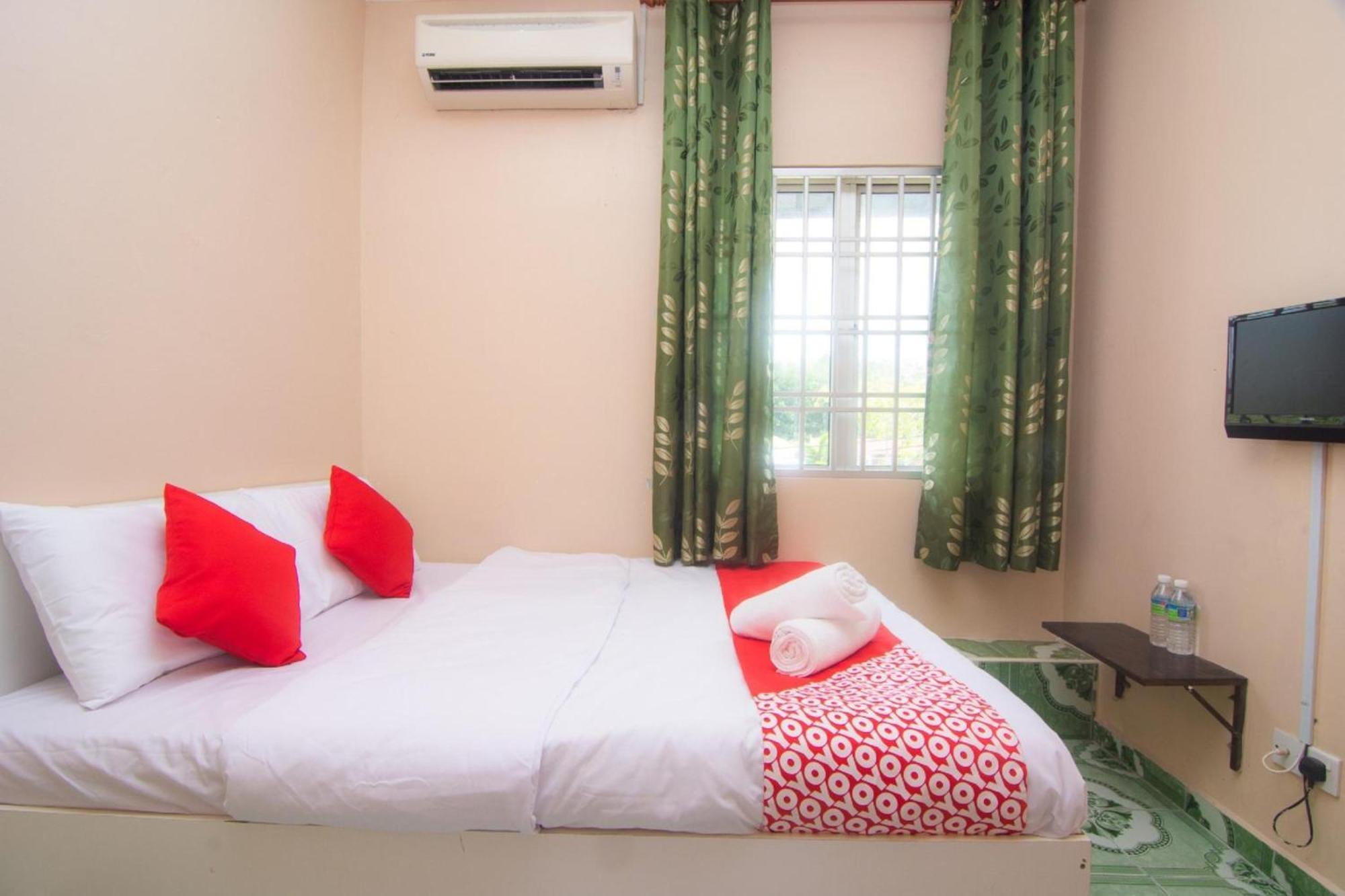 Oyo 1224 Hotel Hajah Rohayah Tanjong Malim Kültér fotó