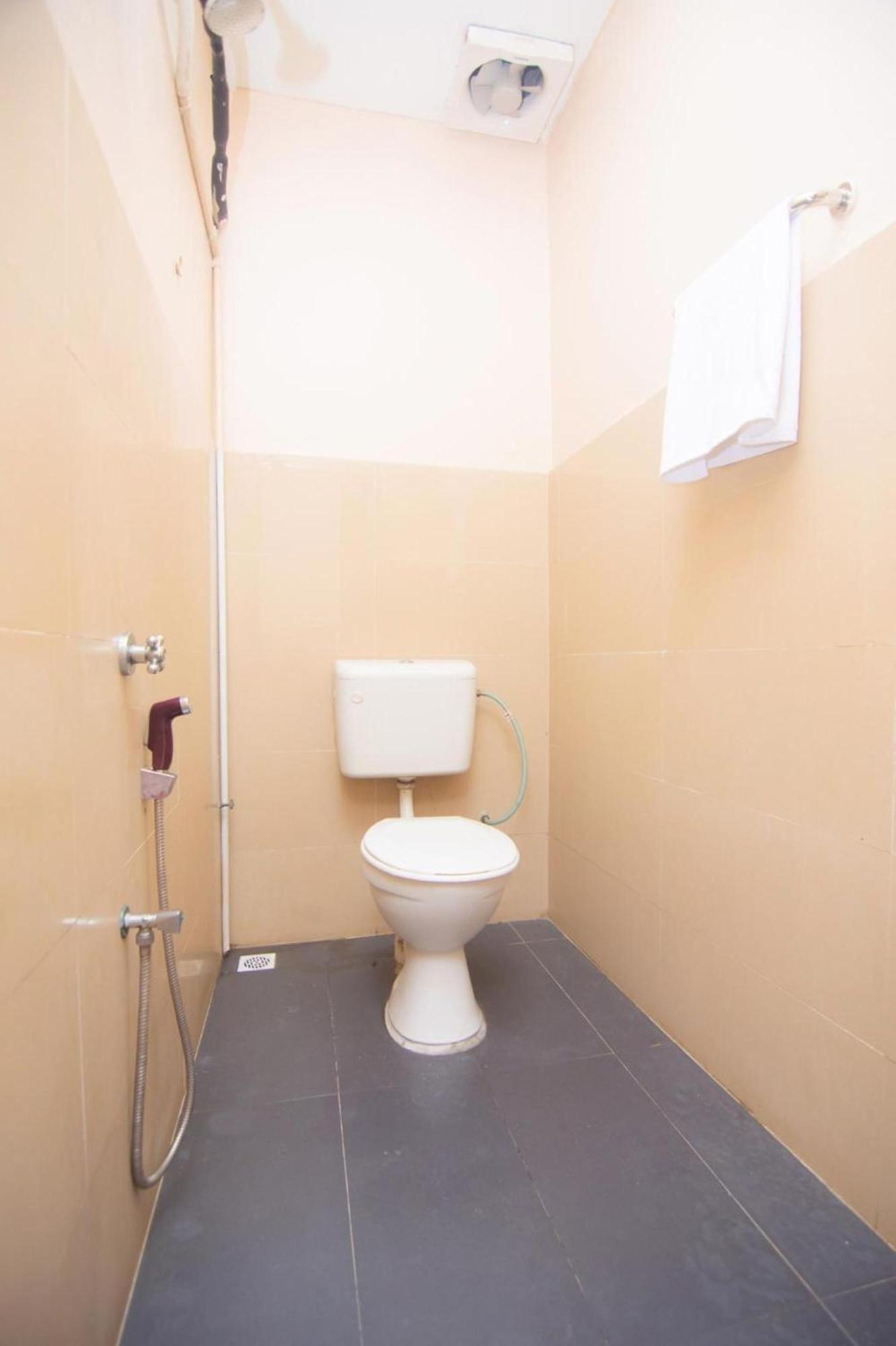Oyo 1224 Hotel Hajah Rohayah Tanjong Malim Kültér fotó