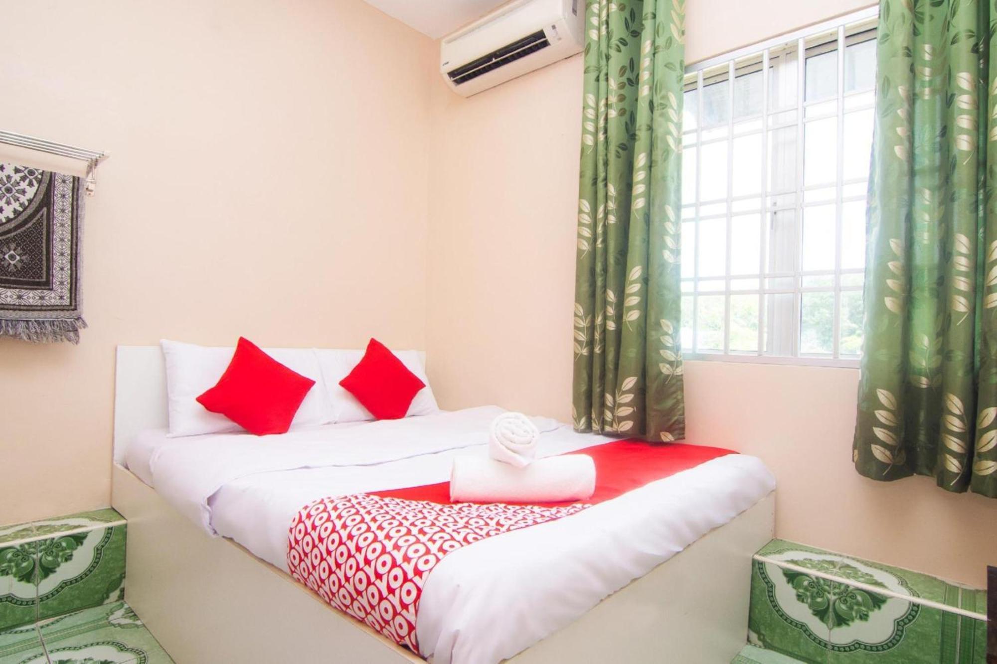 Oyo 1224 Hotel Hajah Rohayah Tanjong Malim Kültér fotó