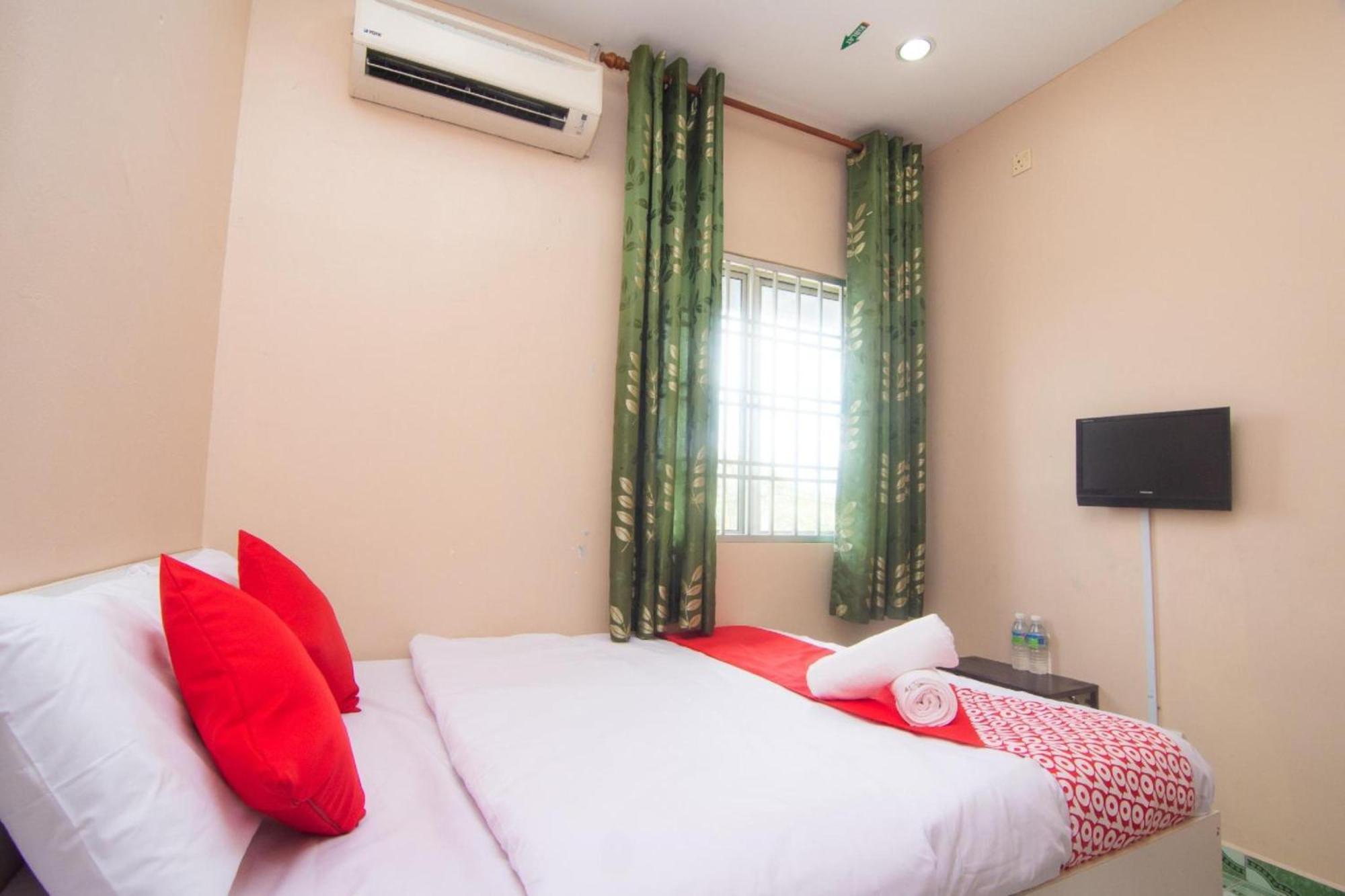 Oyo 1224 Hotel Hajah Rohayah Tanjong Malim Kültér fotó