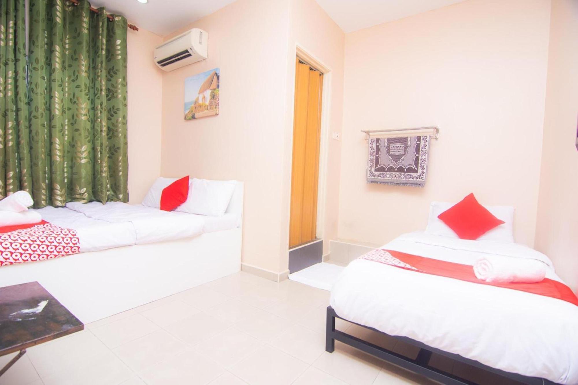 Oyo 1224 Hotel Hajah Rohayah Tanjong Malim Kültér fotó
