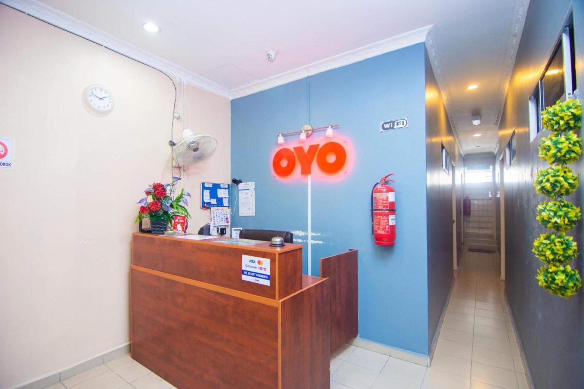 Oyo 1224 Hotel Hajah Rohayah Tanjong Malim Kültér fotó