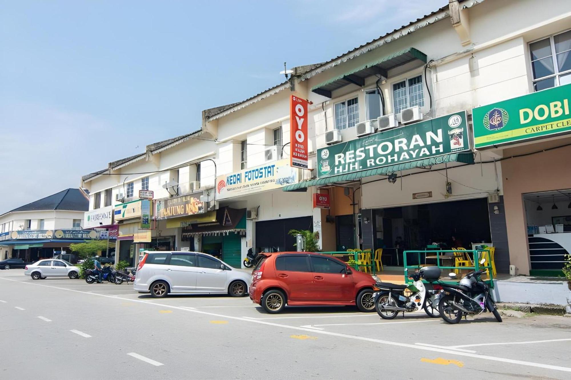 Oyo 1224 Hotel Hajah Rohayah Tanjong Malim Kültér fotó